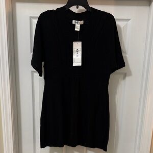 Kiki Short-Sleeve Black V-Neck Knit Tunic